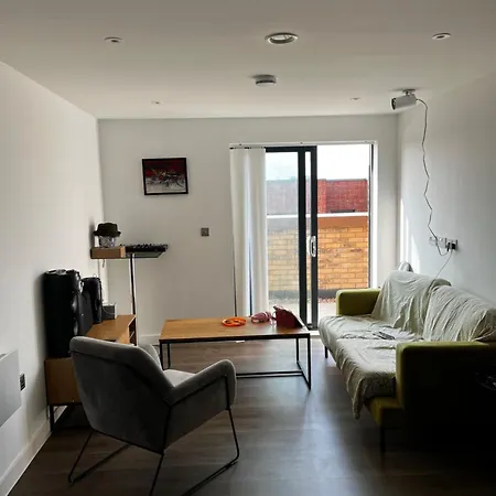 Private Double With Shared Amenities Near マンチェスター