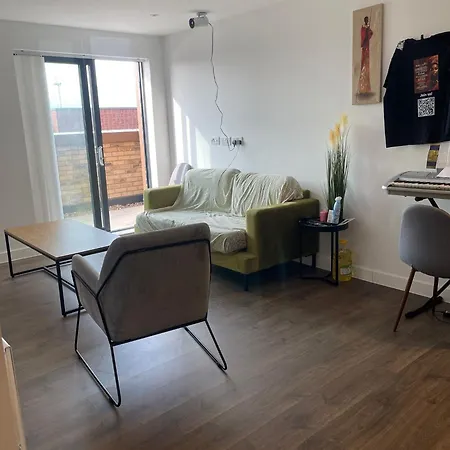 ホームステイ Private Double With Shared Amenities Near マンチェスター