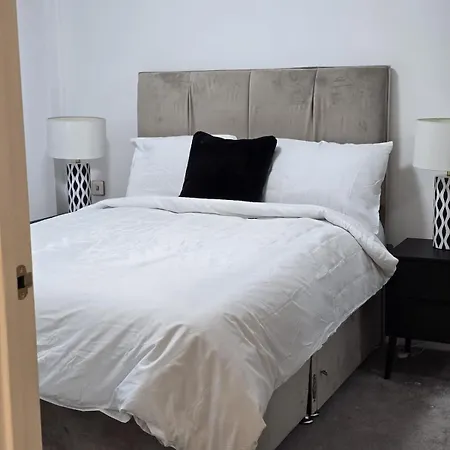 Mega9 Luxury 2bedrooms - 2baths, 2toilets Apartment