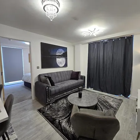 Mega9 Luxury 2bedrooms - 2baths, 2toilets Apartment Manchester