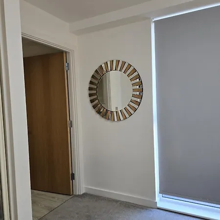 Mega9 Luxury 2bedrooms - 2baths, 2toilets Manchester