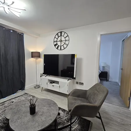 Mega9 Luxury 2bedrooms - 2baths, 2toilets Apartment *