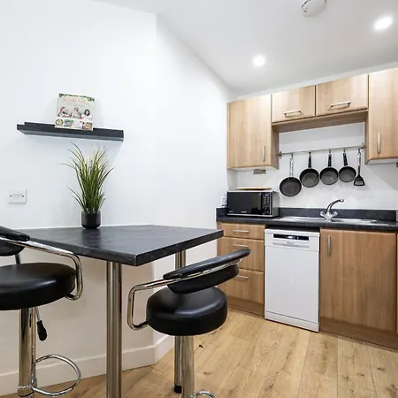 Stylish 2-bed In Centre *