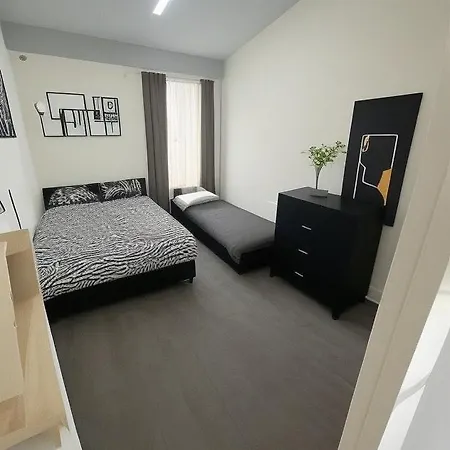 Large 1-bed - Close To Old Traff アパート