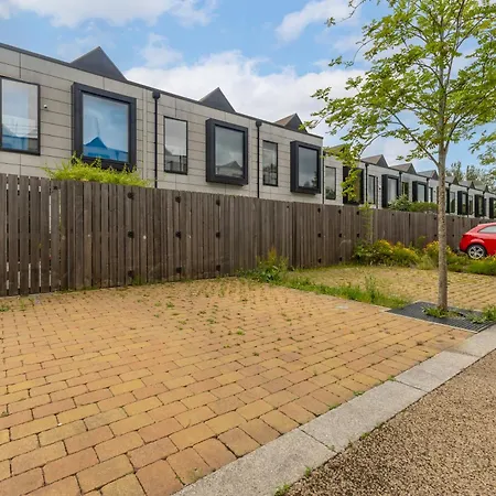 Large Townhouse 5 Beds With Two Parking Spaces - Centre Apartment