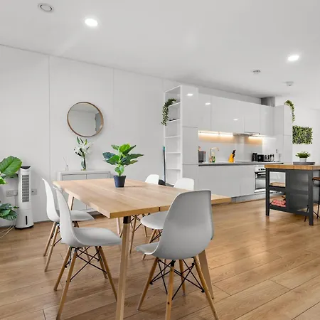 Large Townhouse 5 Beds With Two Parking Spaces - Centre Appartement *