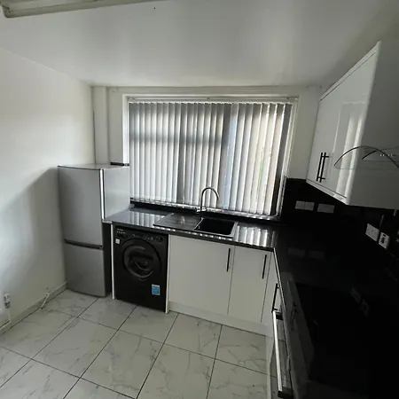 3 Bedroom House With New Kitchen And Bathroom Prázdninový dům *