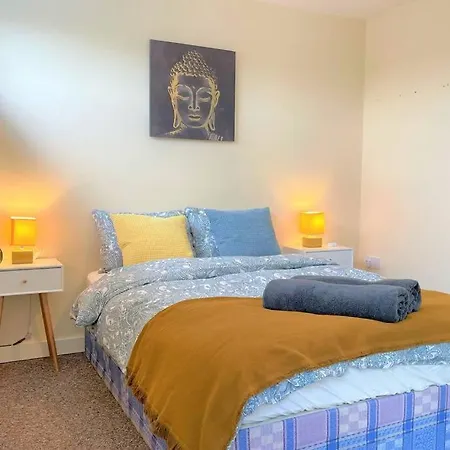 Mosh Hulme 4* مانشستر