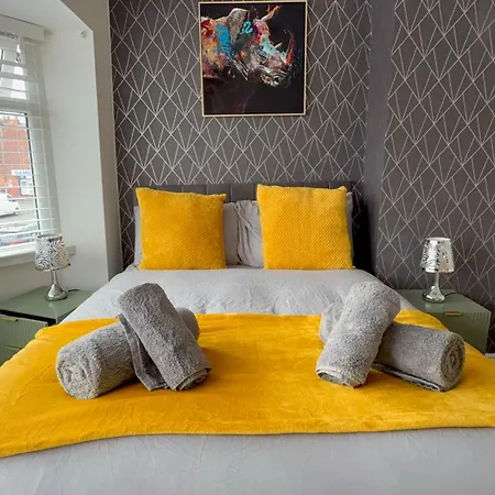 Contractor Stays, Fast Wifi, Free Parking, Work * Manchester