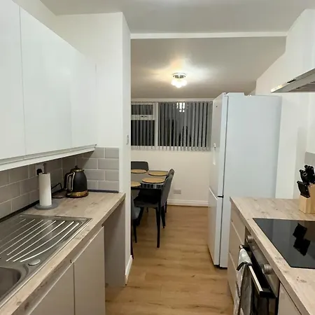 Contractor Stays, Fast Wifi, Free Parking, Work *