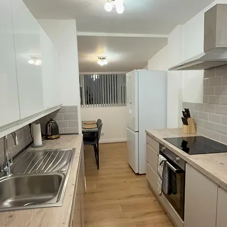 Contractor Stays, Fast Wifi, Free Parking, Work Apartamento *