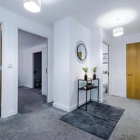 公寓 Charming Salford, Staycation, Wifi, Sleeps 5 *