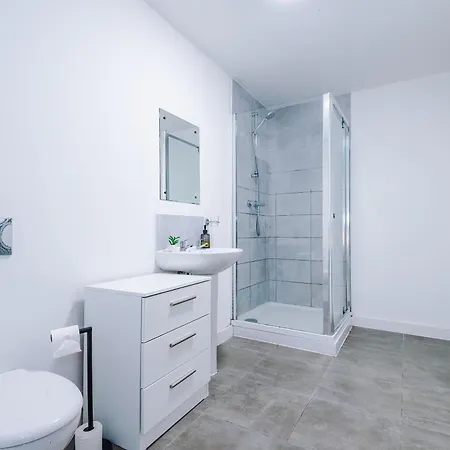 公寓 Charming Salford, Staycation, Wifi, Sleeps 5