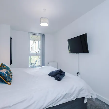 Charming Salford, Staycation, Wifi, Sleeps 5 公寓