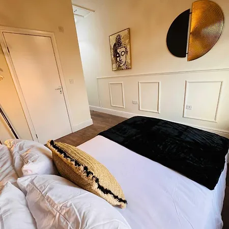 Spacious Victorian 5bedroom 5bathroom W Free Parking Manchester