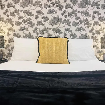 Spacious Victorian 5bedroom 5bathroom W Free Parking * Manchester