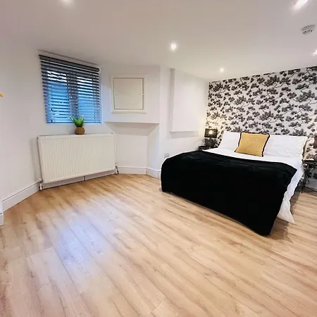 Spacious Victorian 5bedroom 5bathroom W Free Parking Manchester