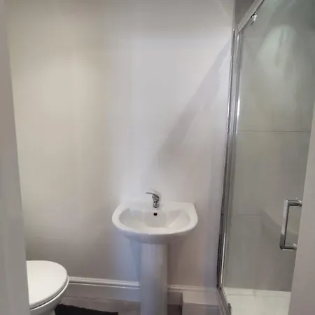 En-suite Double-bedroom In The Heart Of Salford Cr4 Perfect For Short בית הארחה מנצ'סטר