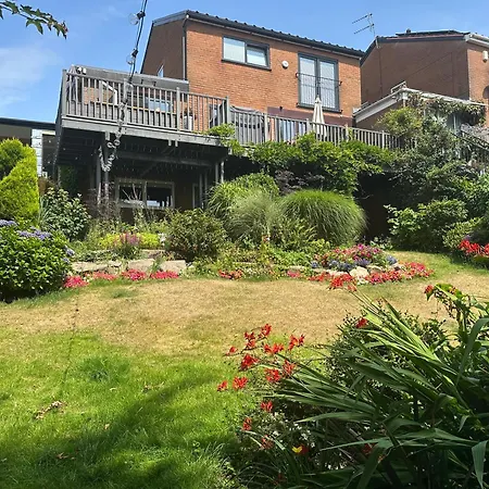 Appartamento The Garden Apartment, Near Airport &