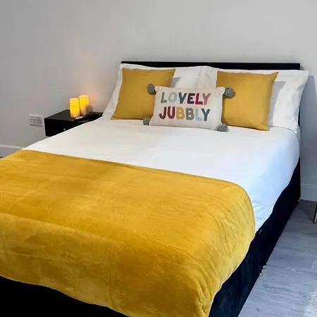 Studio- Sleeps3- Central- M U F C- O2 Warehouse Manchester