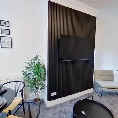 בית נופש 2br-nearcitycentre-wifi-parking-garden מנצ'סטר