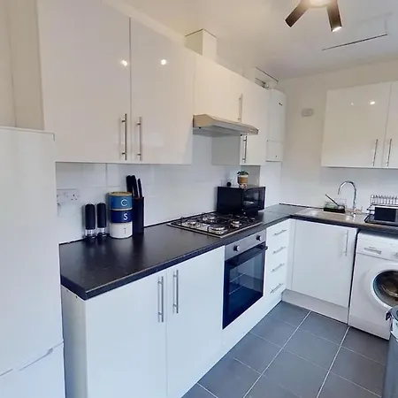 2br-nearcitycentre-wifi-parking-garden מנצ'סטר