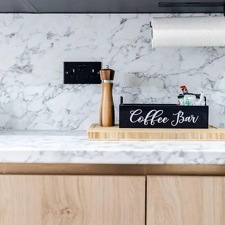 Sleeps 14 The Old Trafford Family Zen By Genesis Living 別荘