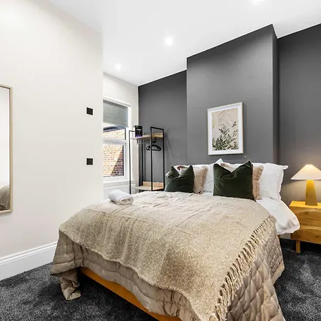 Sleeps 14 The Old Trafford Family Zen By Genesis Living 別荘 *