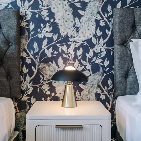 Semesterbostad Stunning House By Purestay - 8 Beds With Free Parking