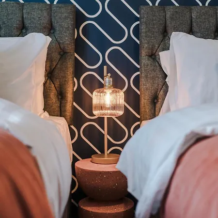 Semesterbostad Stunning House By Purestay - 8 Beds With Free Parking