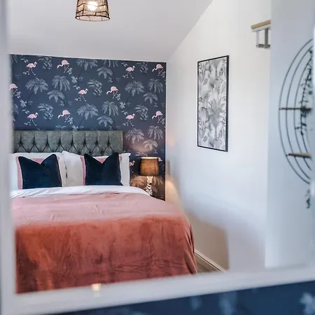 Semesterbostad Stunning House By Purestay - 8 Beds With Free Parking *