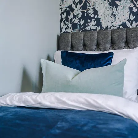 Semesterbostad Stunning House By Purestay - 8 Beds With Free Parking *