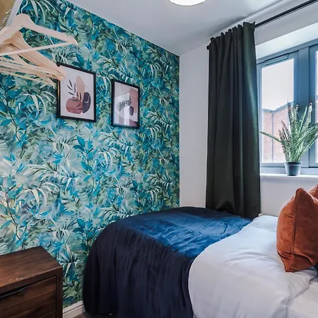 Semesterbostad Stunning House By Purestay - 8 Beds With Free Parking