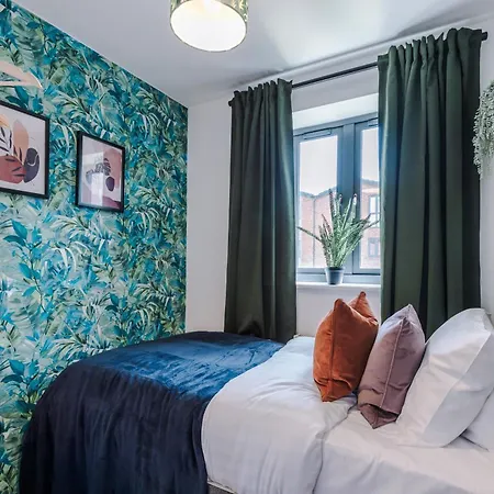 Stunning House By Purestay - 8 Beds With Free Parking Semesterbostad *