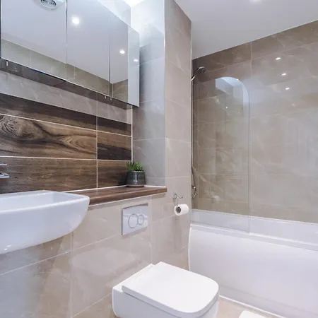 Stunning House By Purestay - 8 Beds With Free Parking Semesterbostad
