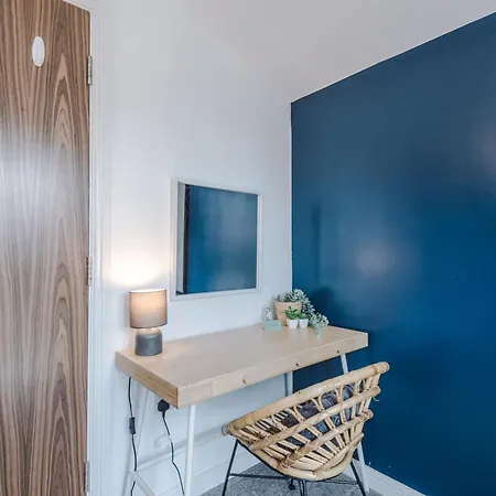 Semesterbostad Stunning House By Purestay - 8 Beds With Free Parking