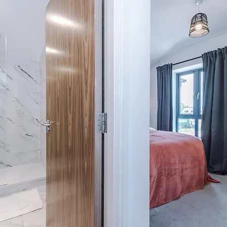 Semesterbostad Stunning House By Purestay - 8 Beds With Free Parking Manchester
