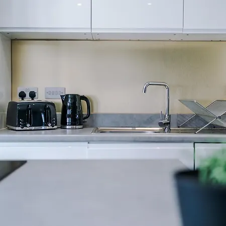 Semesterbostad Stunning House By Purestay - 8 Beds With Free Parking Manchester