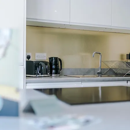 Semesterbostad Stunning House By Purestay - 8 Beds With Free Parking