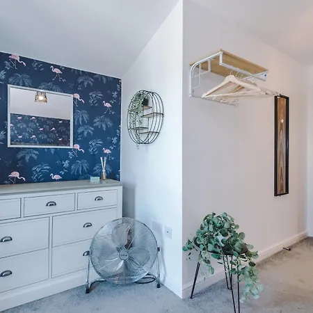 Semesterbostad Stunning House By Purestay - 8 Beds With Free Parking Manchester