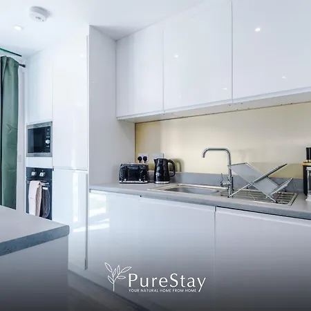 Stunning House By Purestay - 8 Beds With Free Parking Semesterbostad Manchester