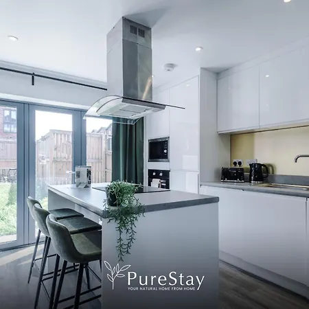 Semesterbostad Stunning House By Purestay - 8 Beds With Free Parking Manchester