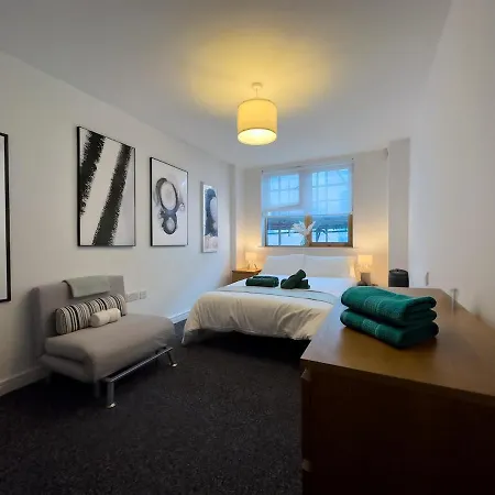 Stylish Centre Flat - Balcony And Parking * Manchester