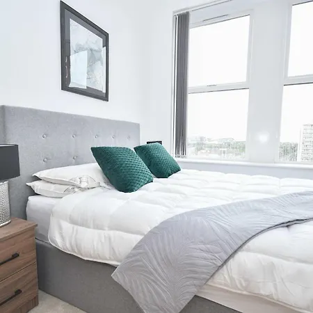 Spacious 2bed Close To Etihad Apartment