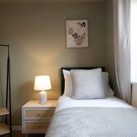 Chic 4bd Abode - Free Parking - Snooker Prázdninový dům