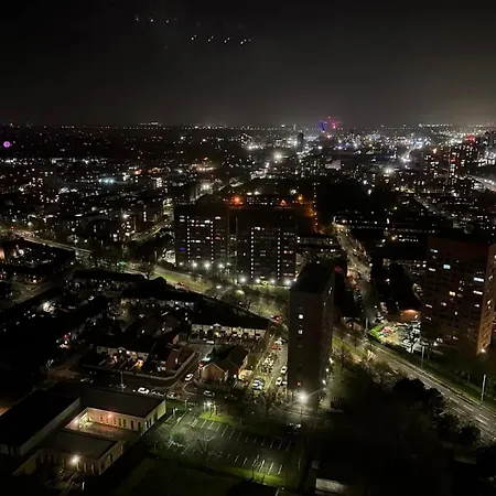 Modern 2 Bed Penthouse With Stunning Views In Center アパート *