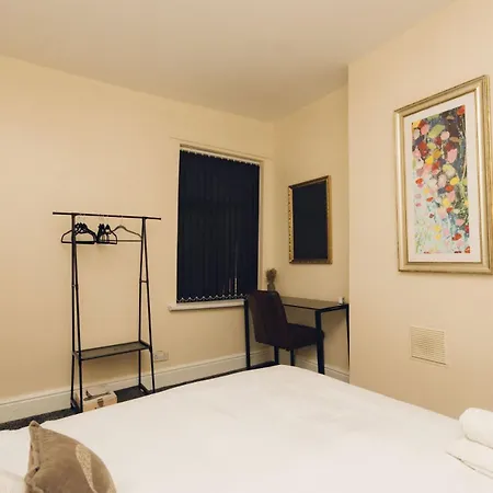 2 Beds Suburb Nestled Nook مانشستر