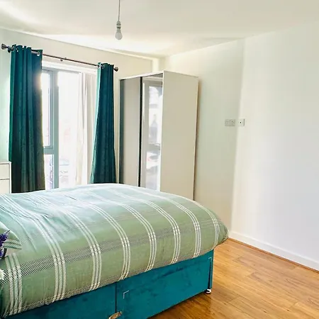 Flat Close To Etihad Stadium *