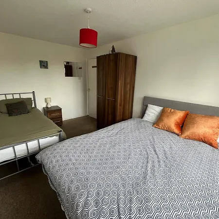 Cosy 2 Bedroom Near Centre アパート *