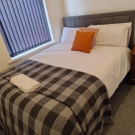 3br Near Alexandra Park And Free Parking